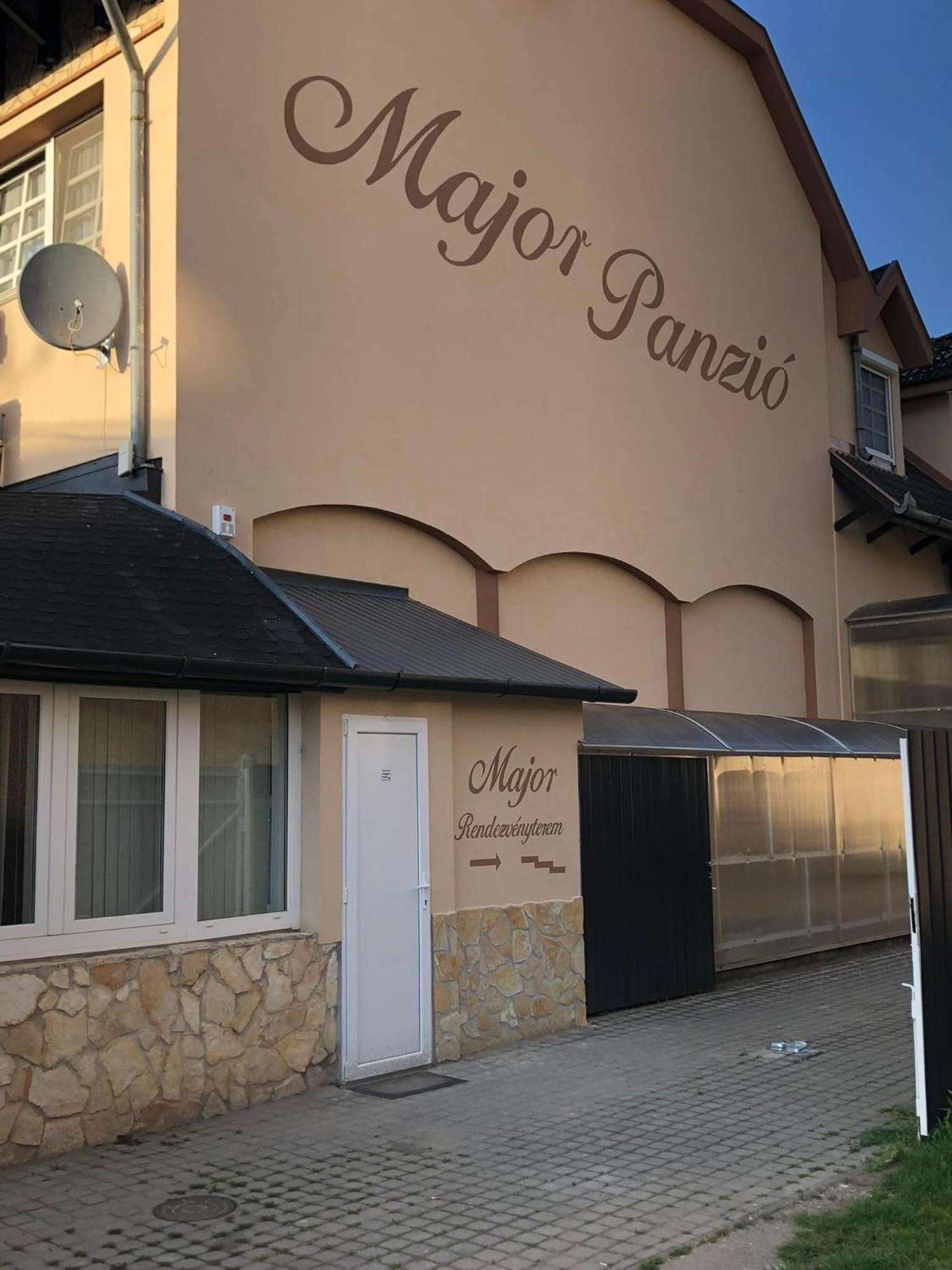 Major Panzió és Étterem Acomodação com café da manhã Hajdúszoboszló Exterior foto